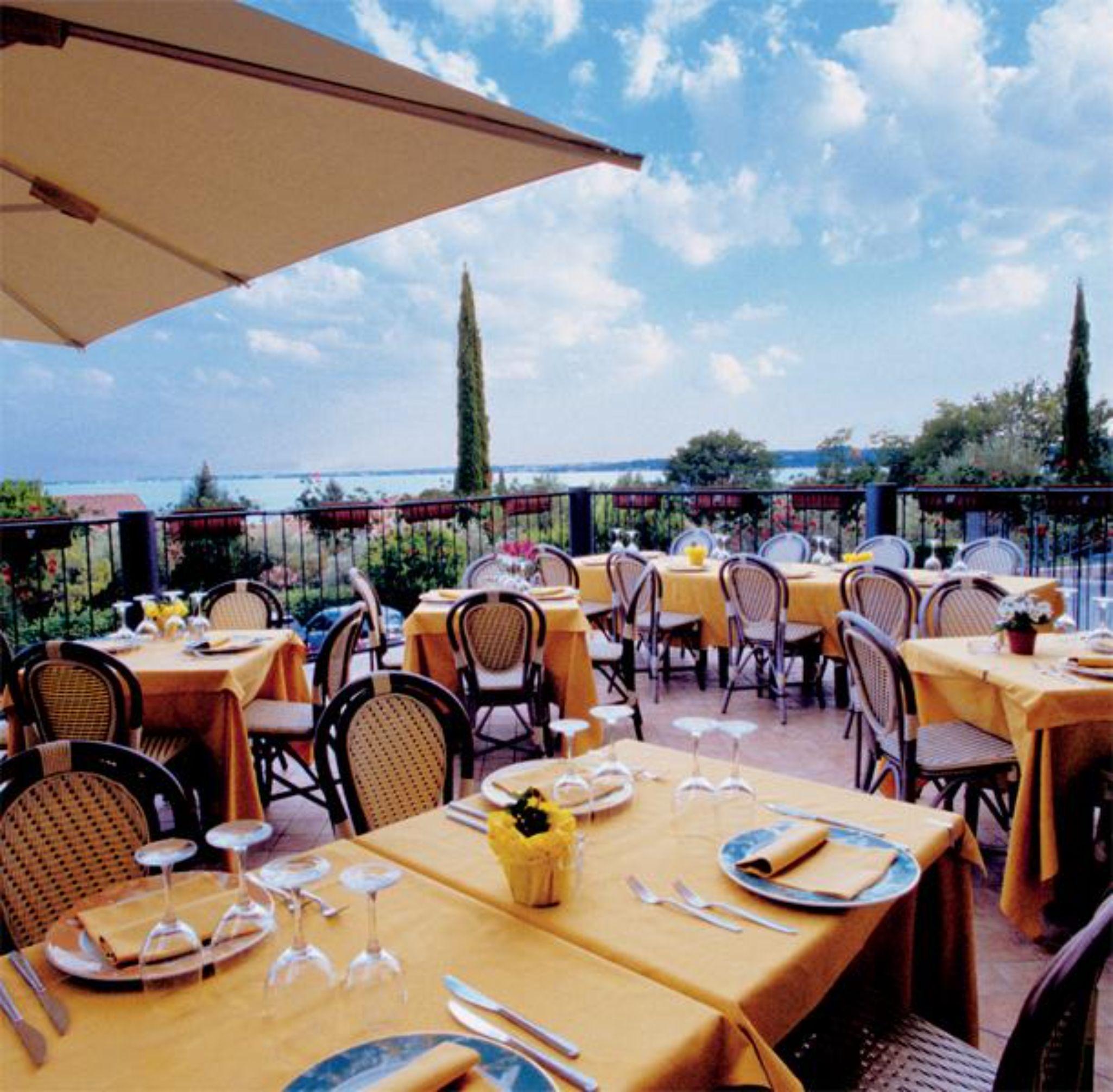 Hotel Riva Del Sole Moniga del Garda Exterior foto