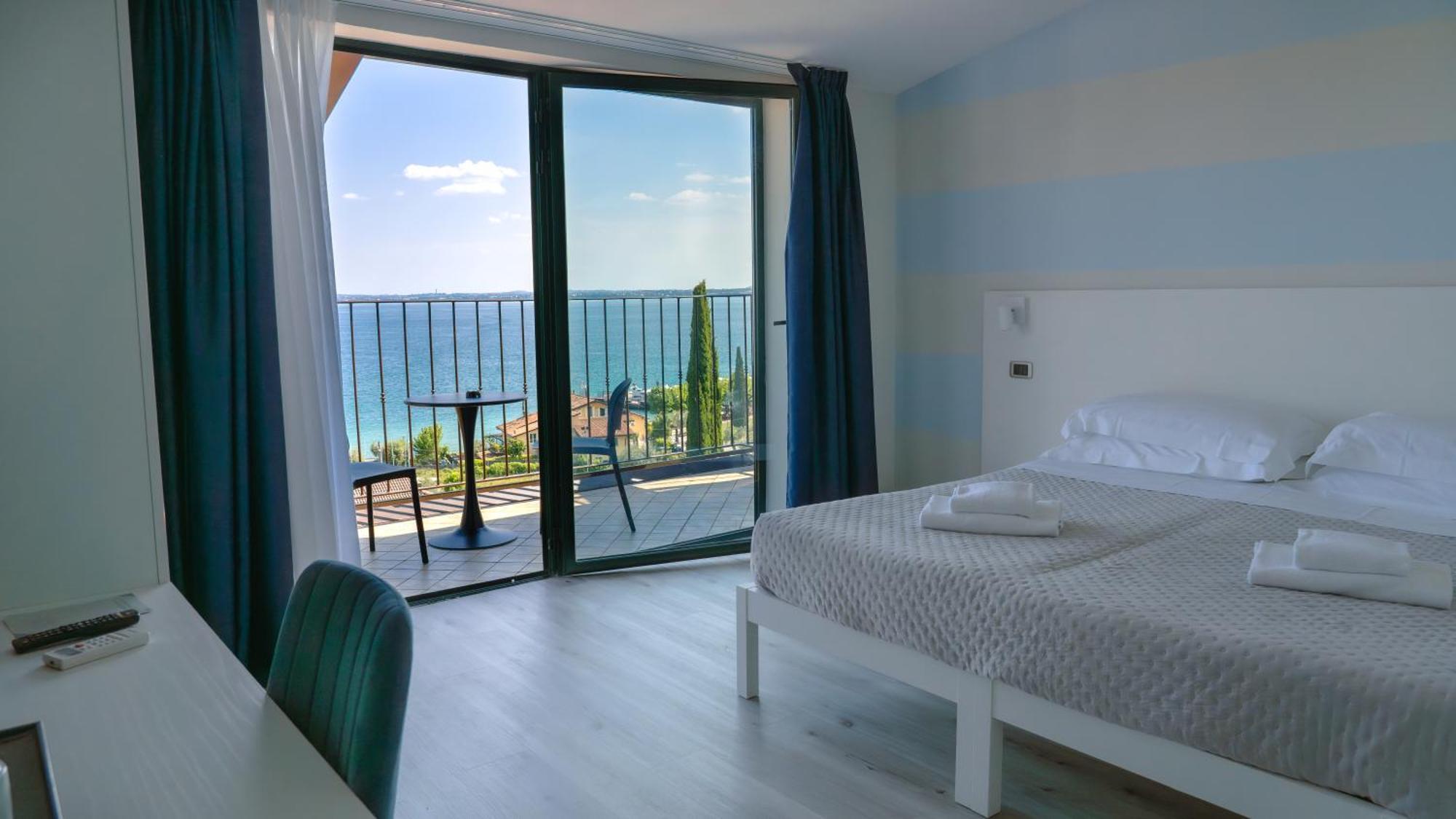 Hotel Riva Del Sole Moniga del Garda Exterior foto